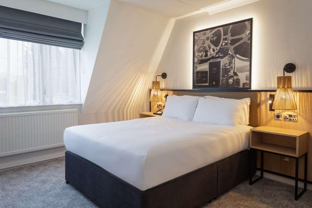 ホテル Doubletree By Hilton London Elstree ボーハムウッド 部屋 写真
